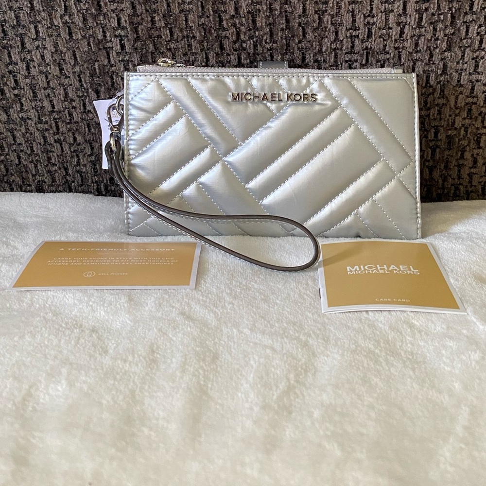 SOLD! NWT Michael Kors Peyton Double Zip Wristlet - Picture 1 of 16